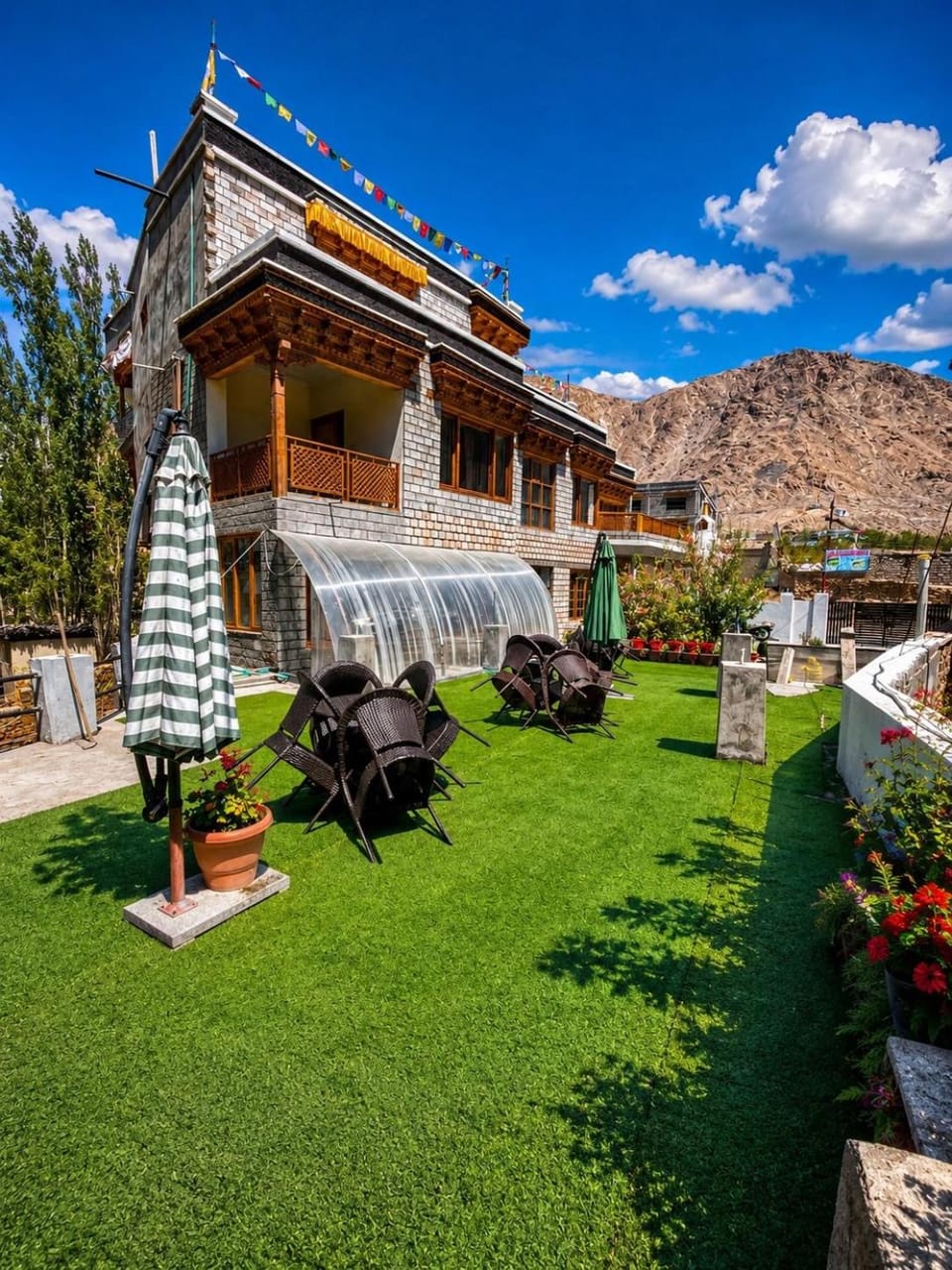 Garden, Garden view, Mountain view