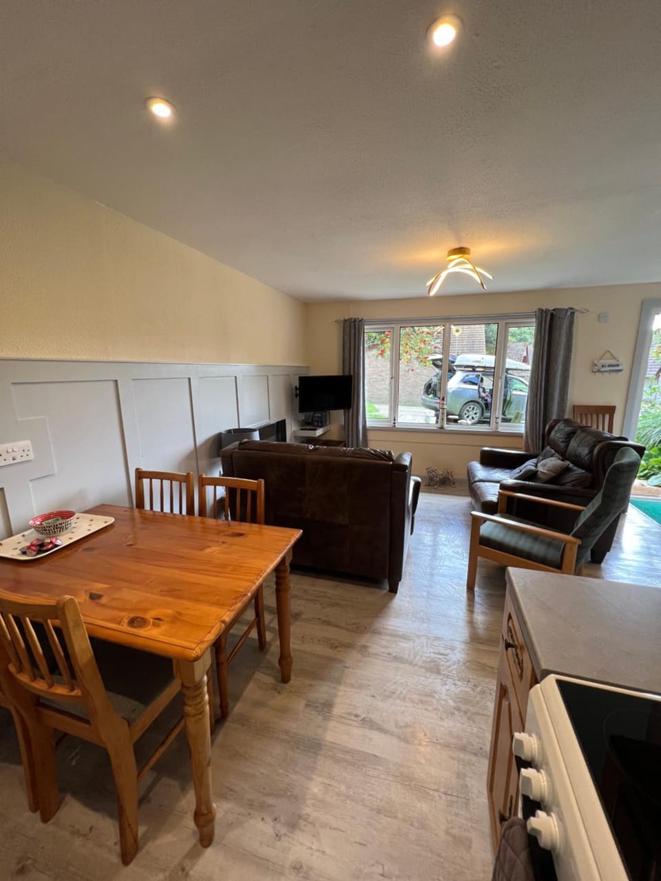 Kitchen or kitchenette, Seating area, Dining area