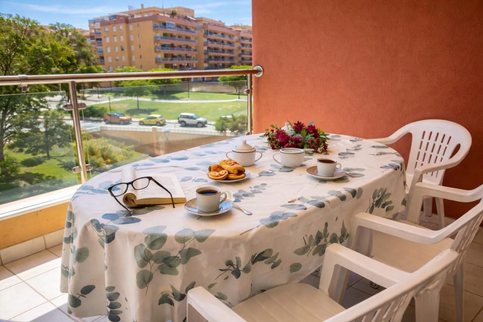 Day, Balcony/Terrace, Food and drinks
