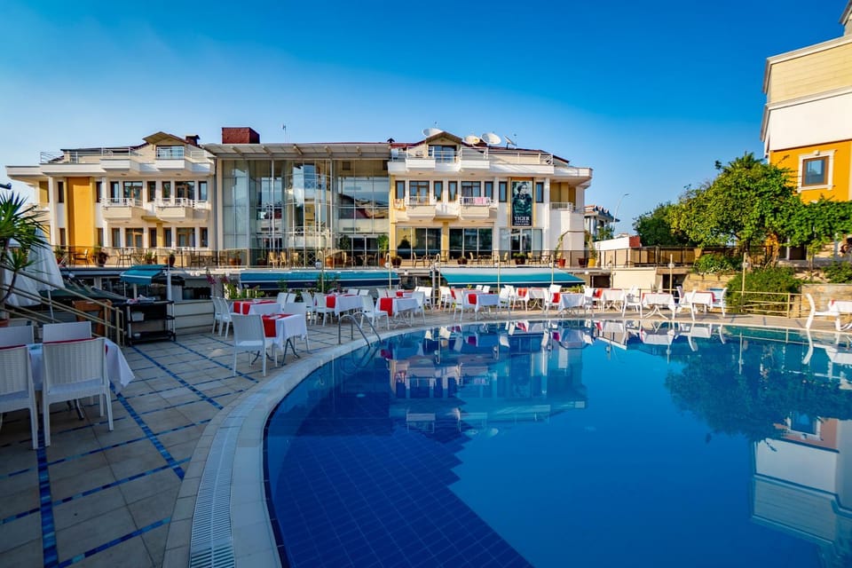 Property building, Restaurant/places to eat, Day, Pool view, Swimming pool
