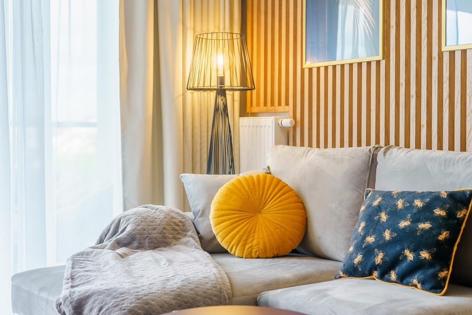 Bed, Living room, Seating area