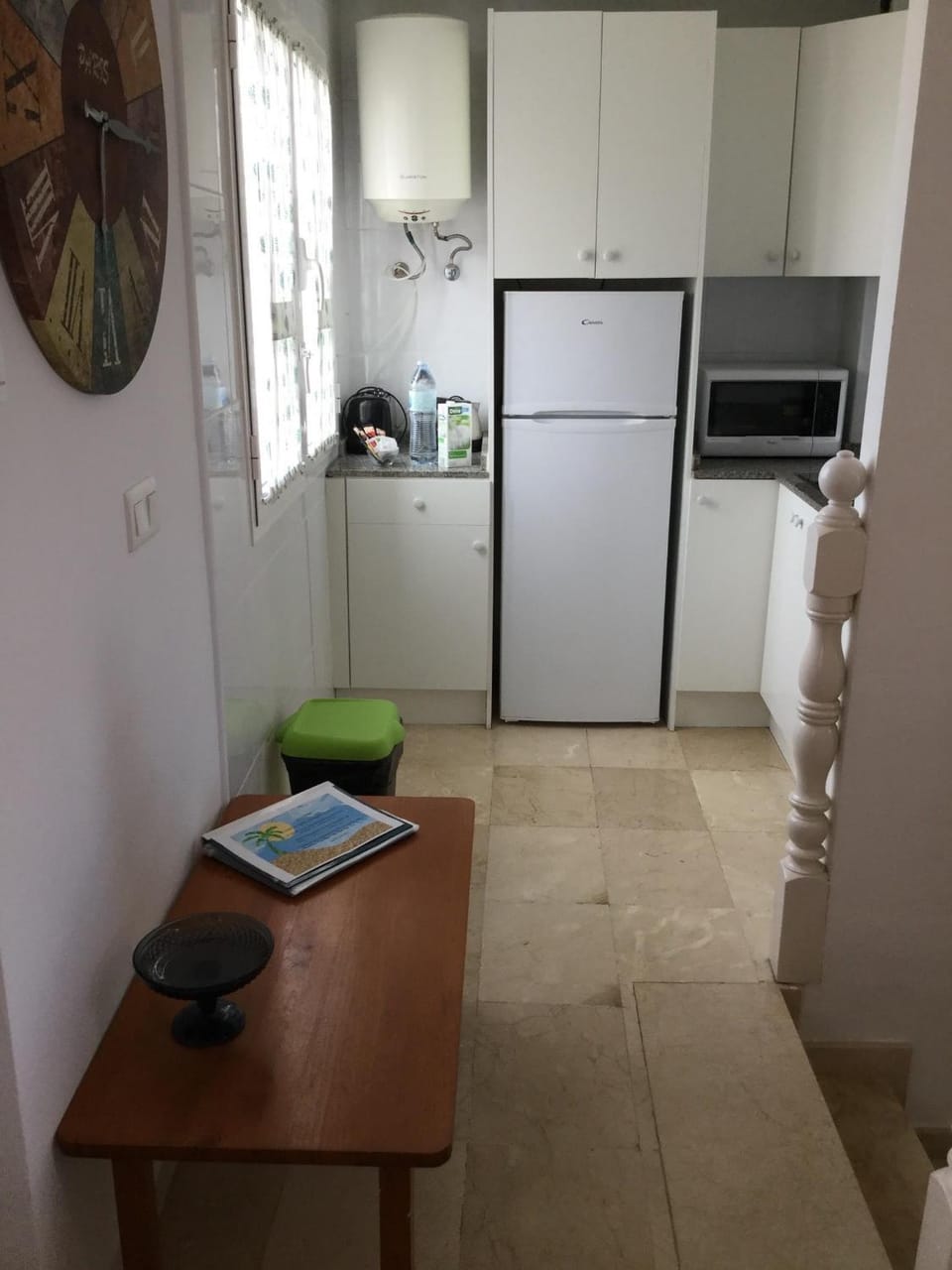 Kitchen or kitchenette, minibar, stove