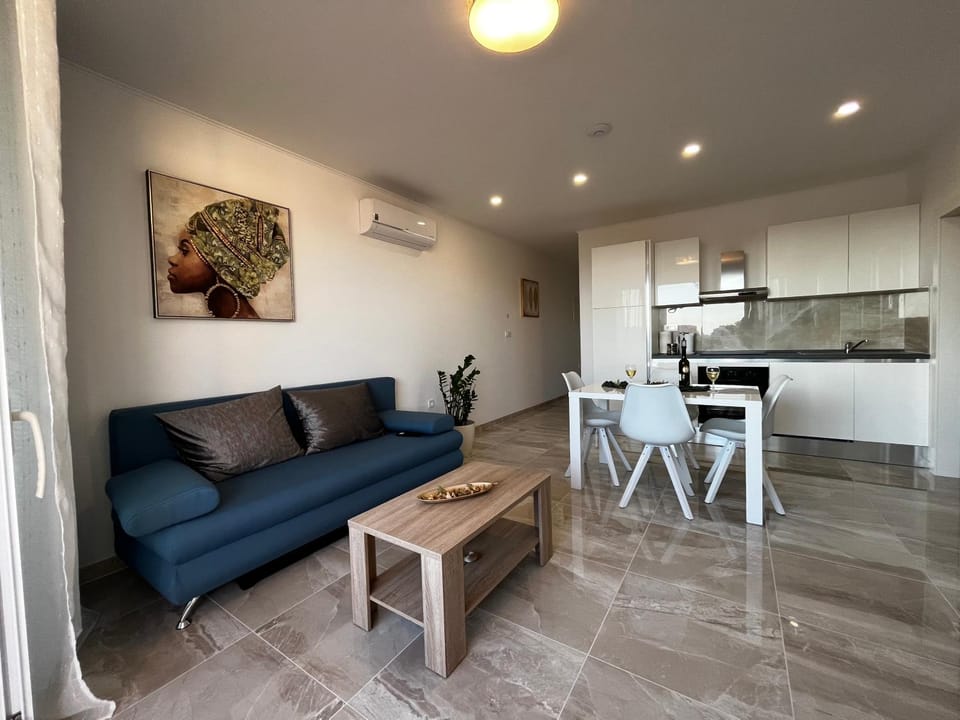 Kitchen or kitchenette, Living room, Dining area