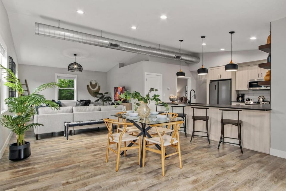 Spacious Downtown Apartment - Walk to Old Town FC! Apartment in Fort Collins