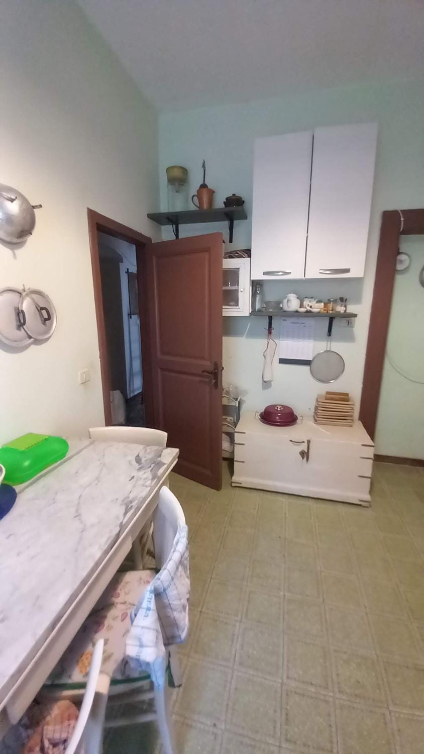 Kitchen or kitchenette, minibar