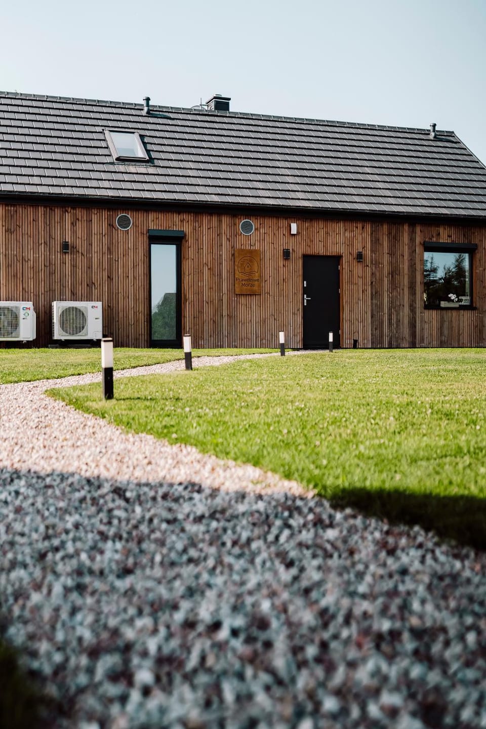 Property building, Day, Natural landscape, Garden, Garden view