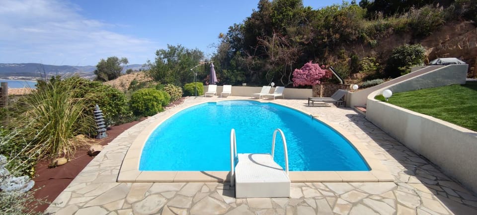 F4 à Porticcio avec piscine et vue sur mer Apartment in Ajaccio