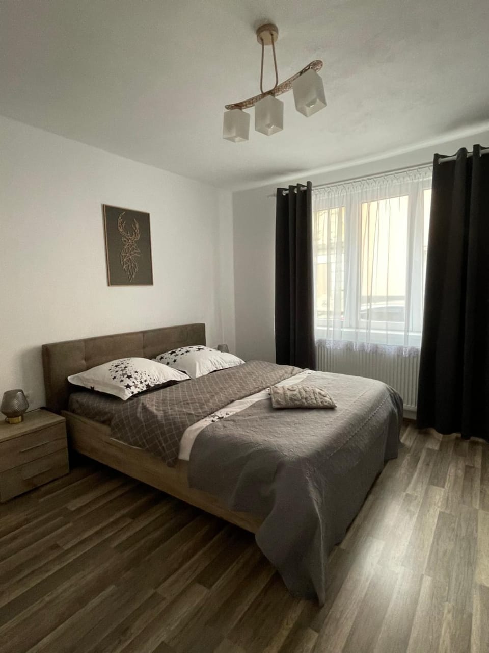 Bed, Bedroom, Quiet street view