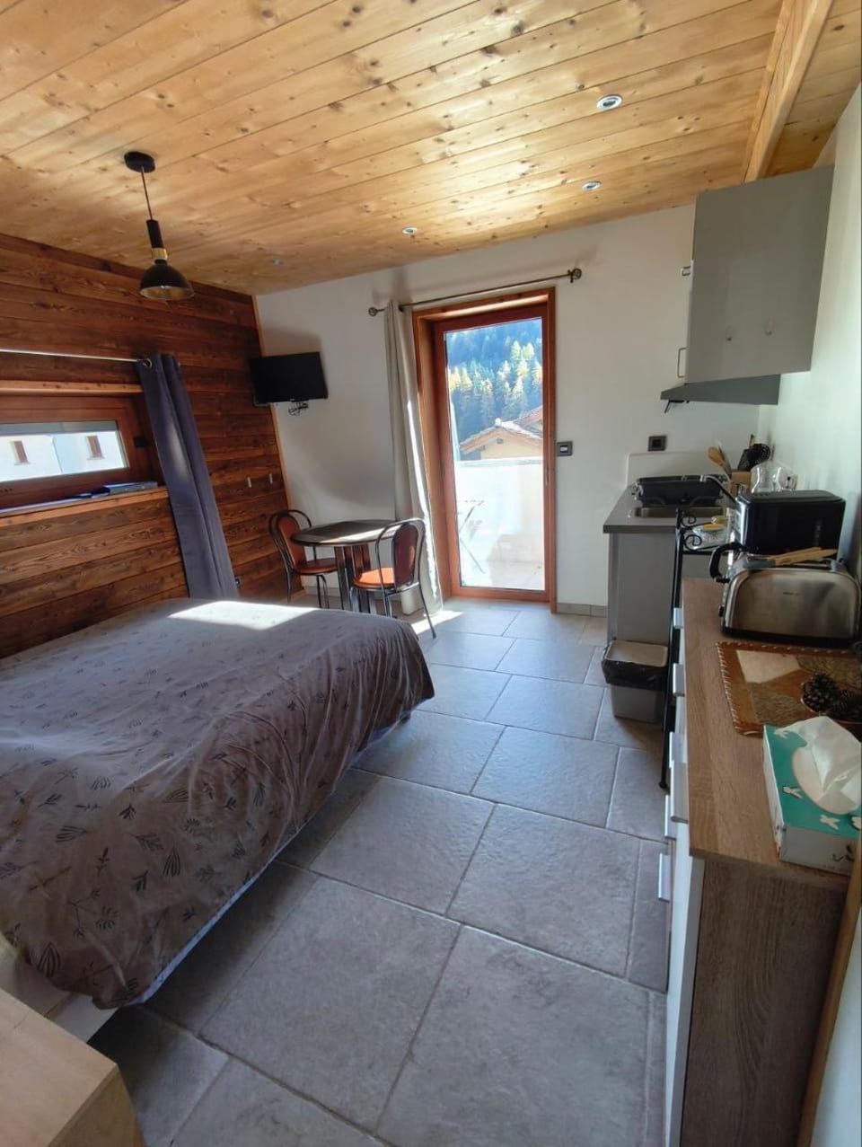 Bed, Kitchen or kitchenette, Living room, Photo of the whole room, Dining area, Bedroom