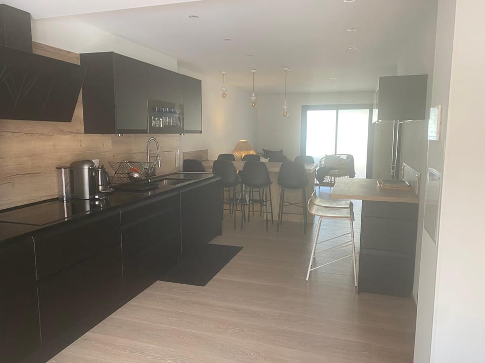 Kitchen or kitchenette, Dining area, dishwasher, stove, kitchen