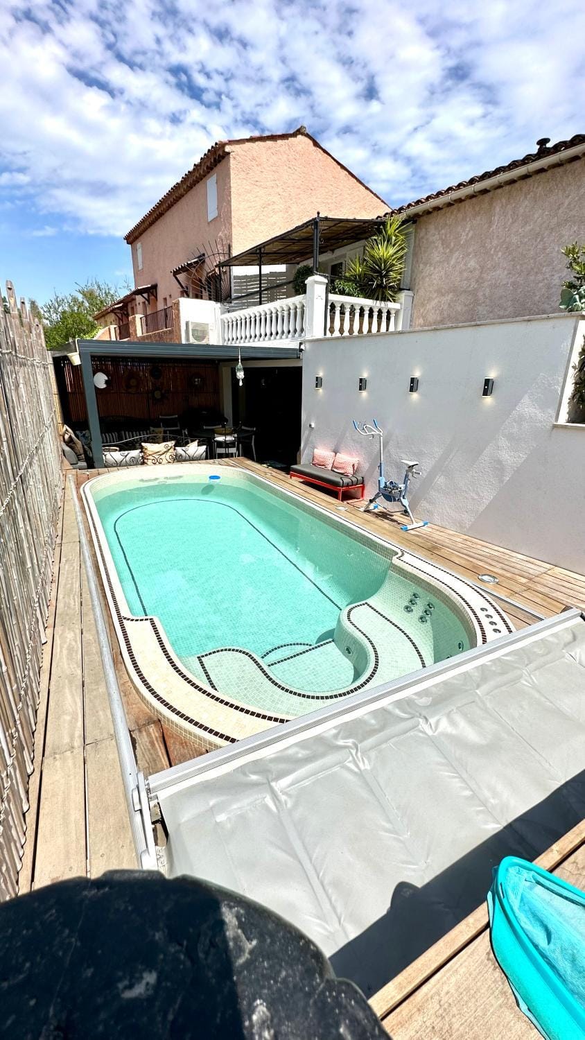 Property building, Pool view, Swimming pool, sunbed