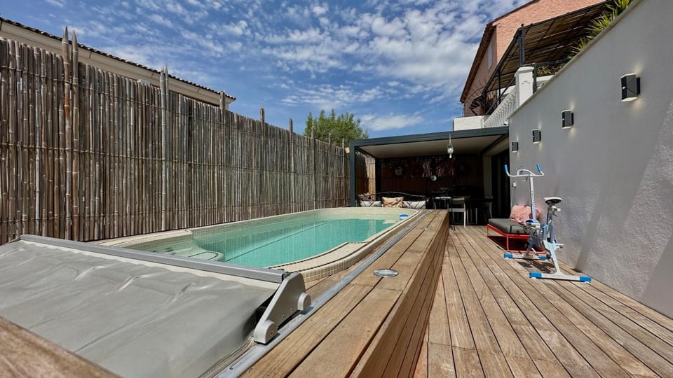 Property building, Patio, Hot Tub, Pool view, Swimming pool