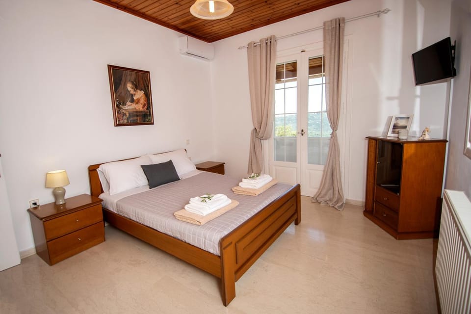 TV and multimedia, Photo of the whole room, Bedroom