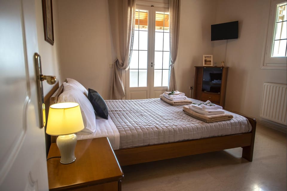 TV and multimedia, Photo of the whole room, Bedroom