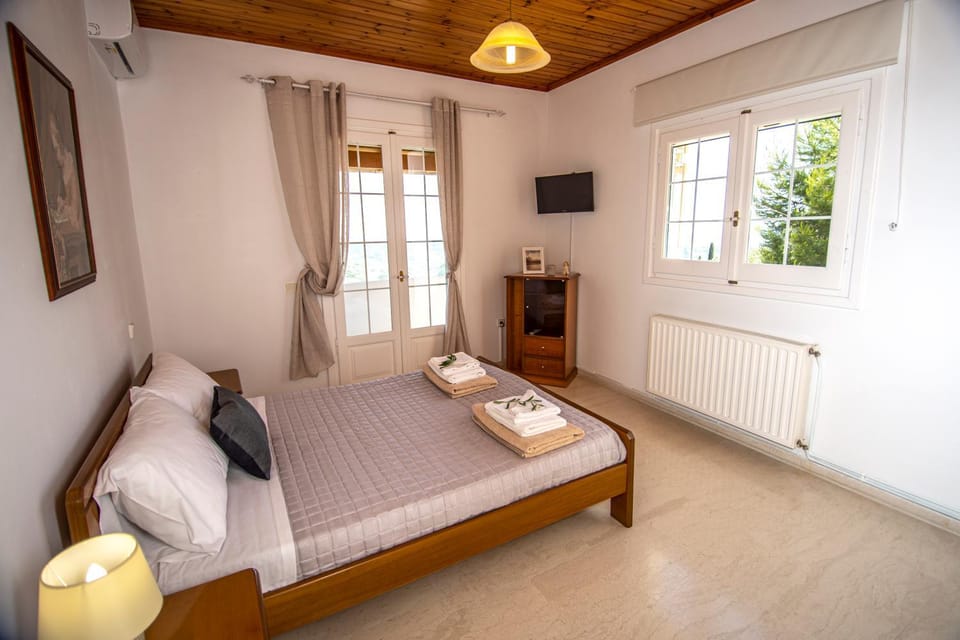 TV and multimedia, Photo of the whole room, Bedroom