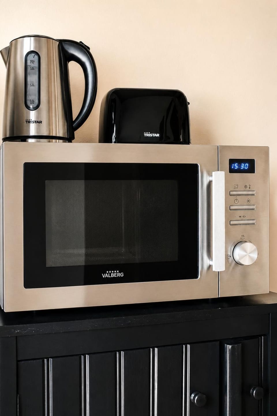 Coffee/tea facilities, oven, toaster