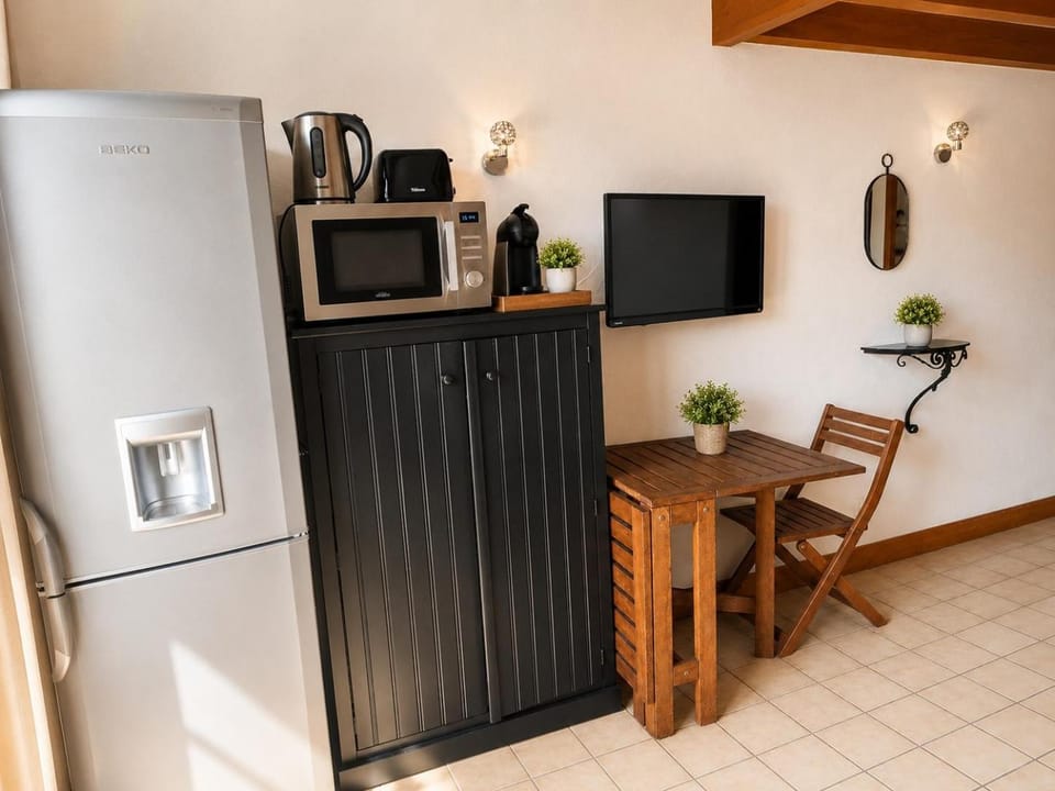 TV and multimedia, Coffee/tea facilities, Dining area, oven, toaster