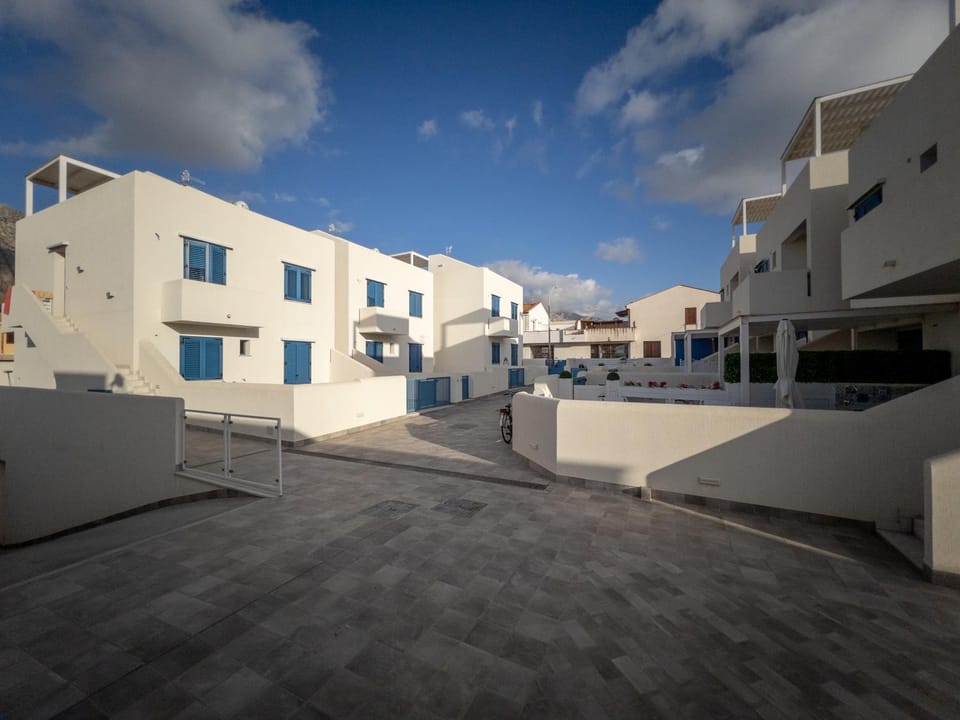 Neighbourhood, Inner courtyard view, Parking