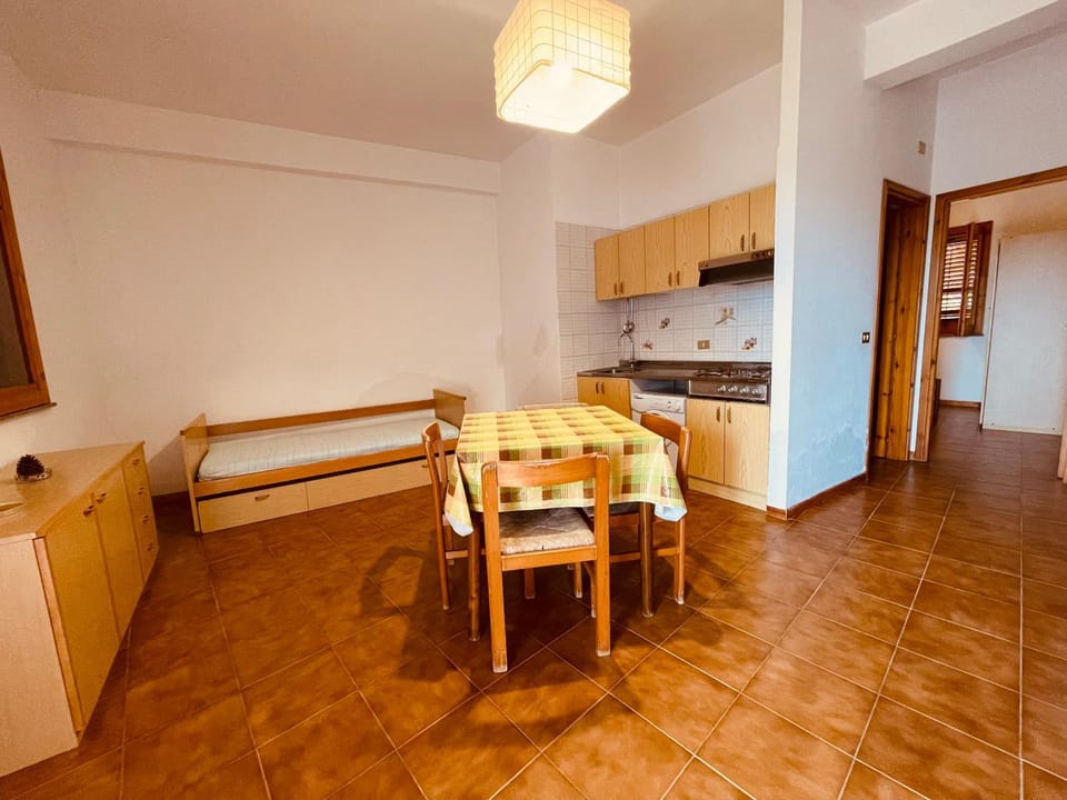 Kitchen or kitchenette, Living room, stove