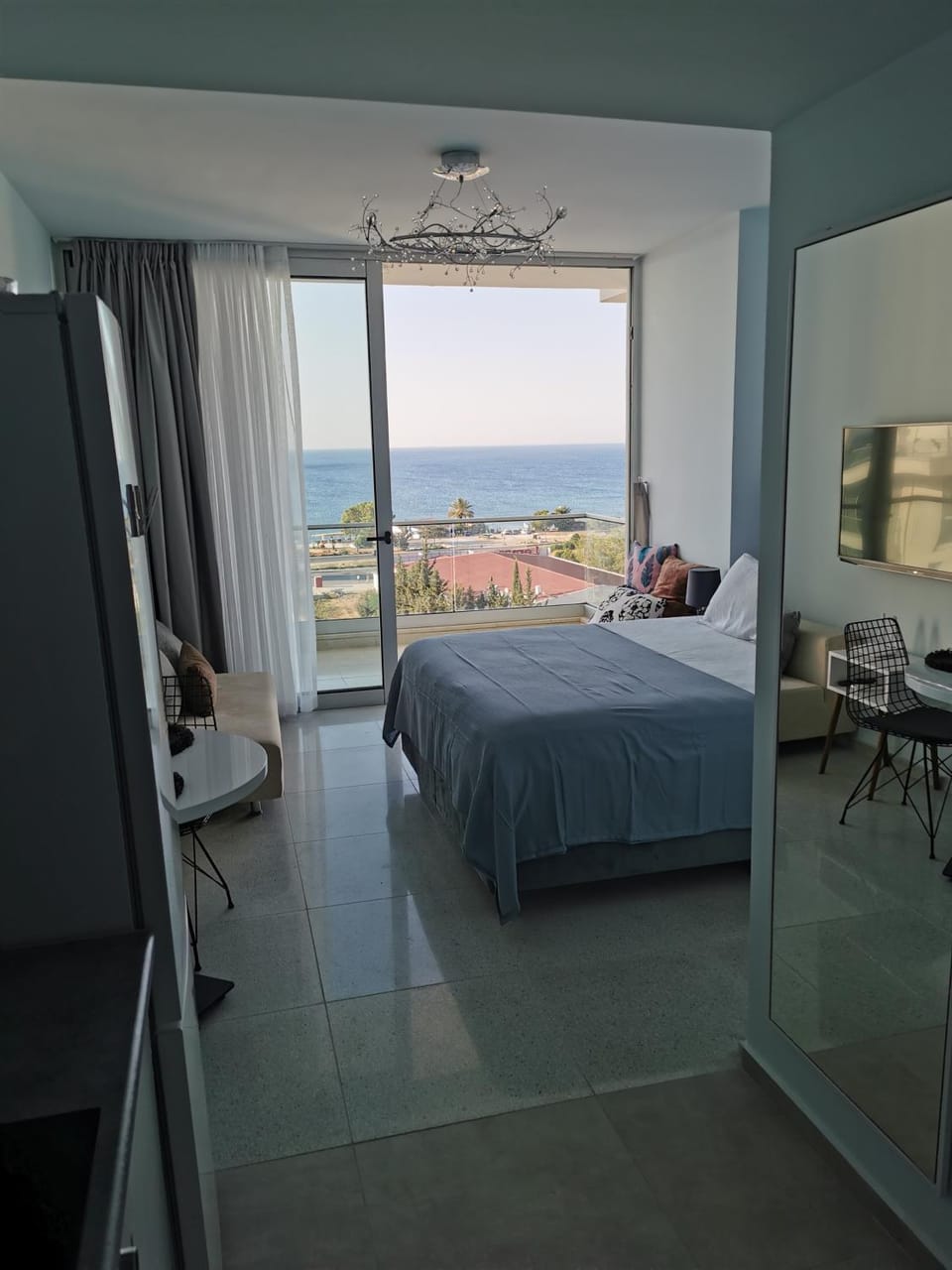 Bed, Natural landscape, View (from property/room), Balcony/Terrace, Living room, Photo of the whole room, Seating area, Bedroom, Sea view