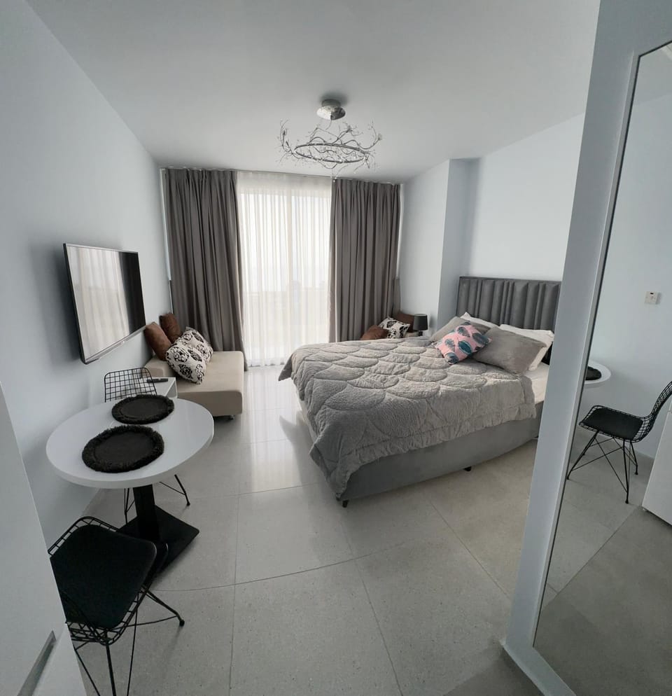 Communal lounge/ TV room, Bed, Living room, Seating area, Dining area, Bedroom, air conditioner