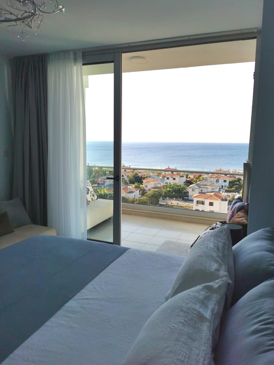 Bed, Natural landscape, View (from property/room), Balcony/Terrace, Living room, Photo of the whole room, Seating area, Bedroom, Sea view