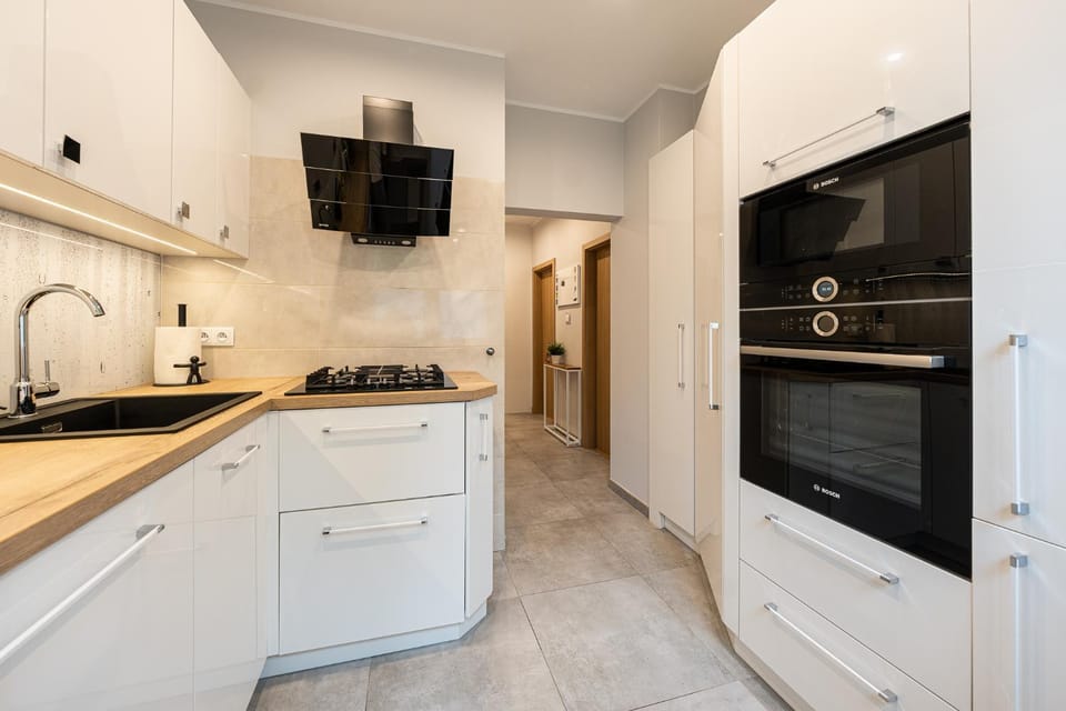 Kitchen or kitchenette, kitchen