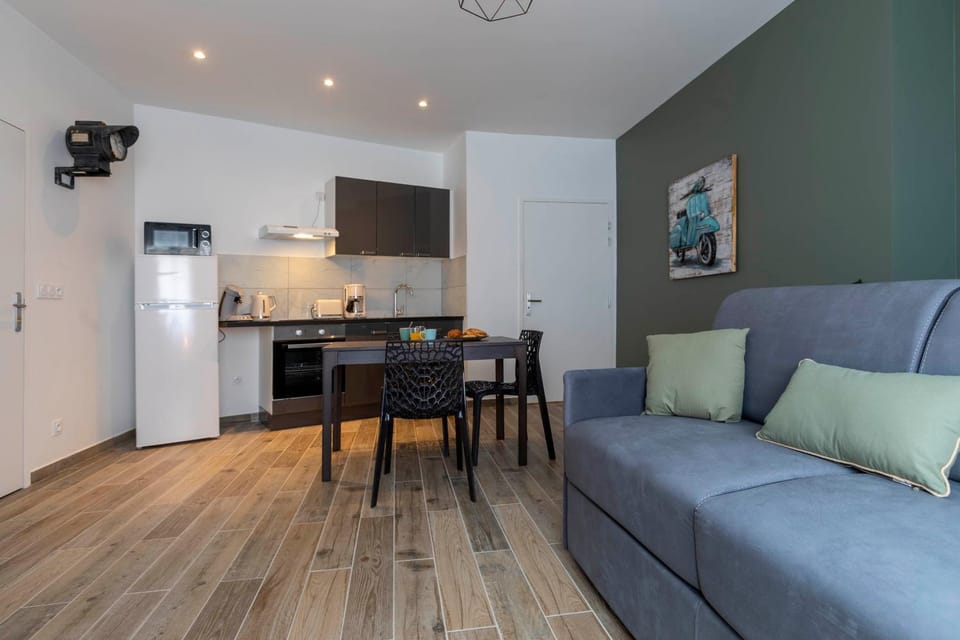 Kitchen or kitchenette, Living room, Dining area