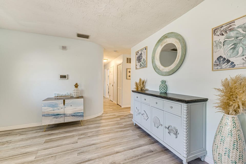 < 2 Mi to Beach & Marina: Bright Ruskin Retreat! House in Ruskin