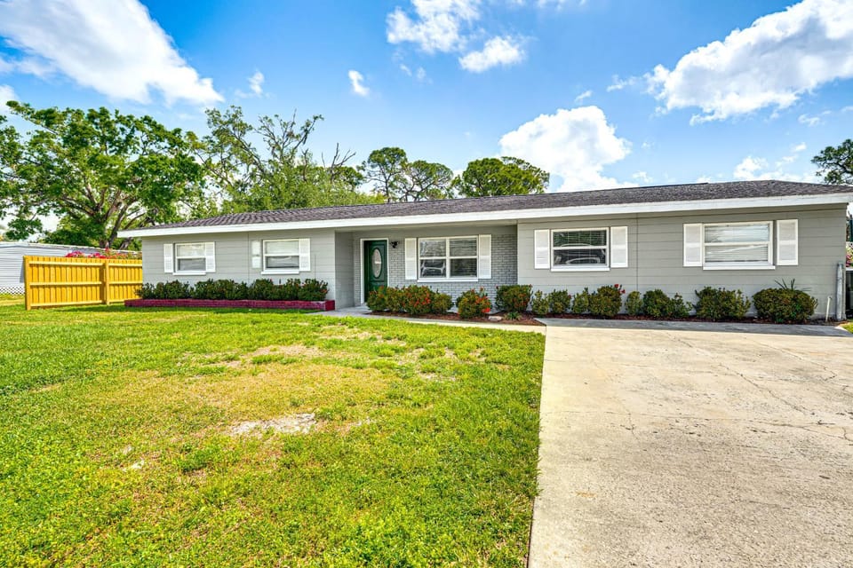 < 2 Mi to Beach & Marina: Bright Ruskin Retreat! House in Ruskin