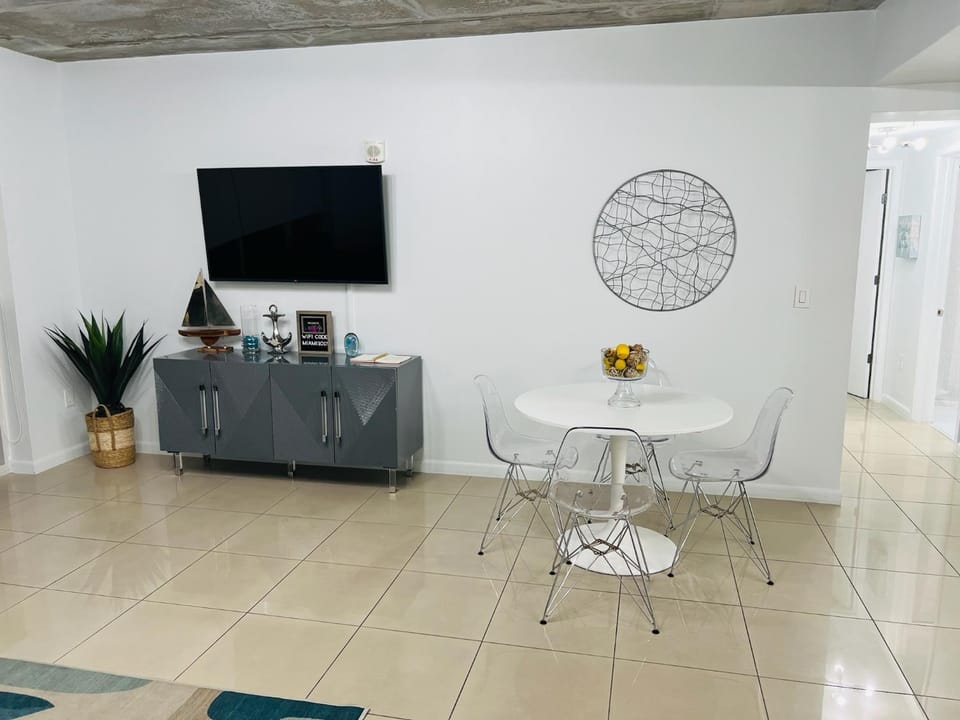 Classy 2BD 2BTH at Midblock with FREE PARKING Apartment hotel in Miami
