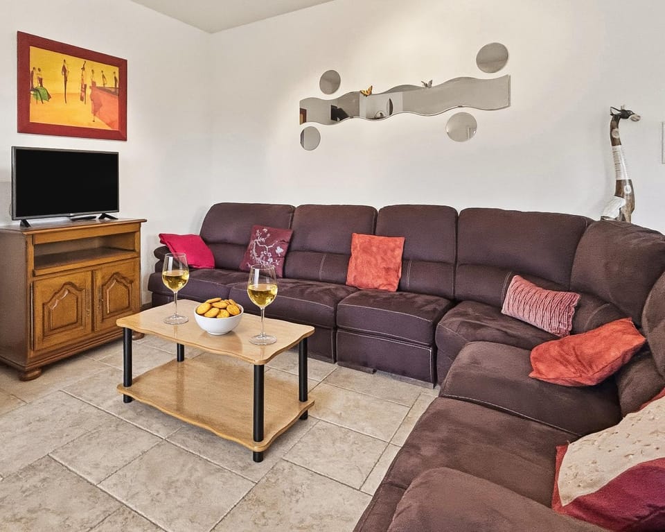 Communal lounge/ TV room, Living room, Evening entertainment