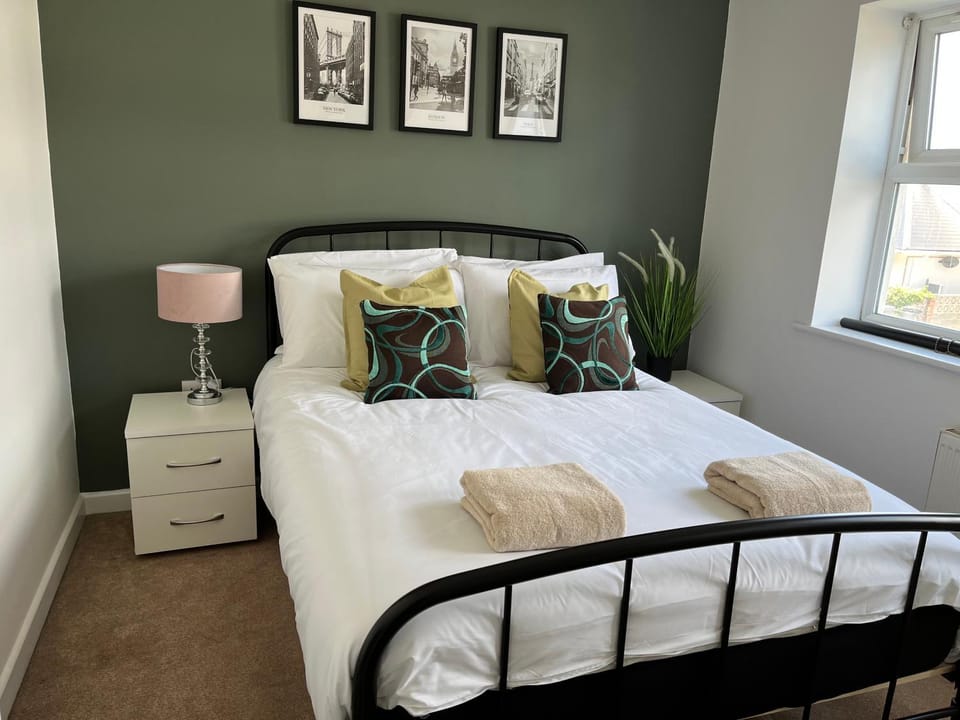 Bed, Photo of the whole room, Bedroom