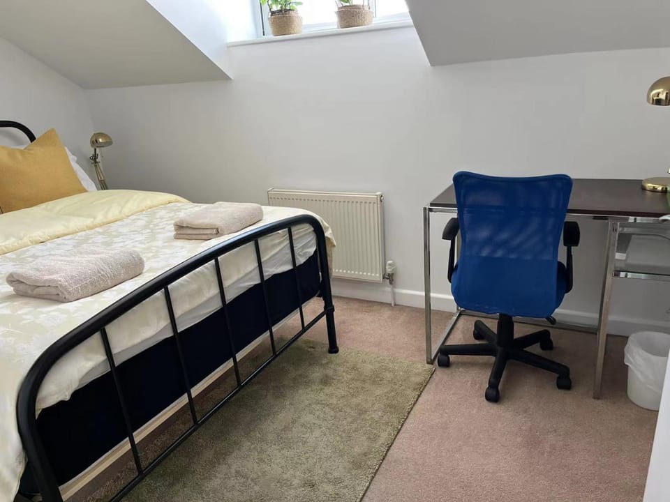 Bed, Photo of the whole room, Bedroom