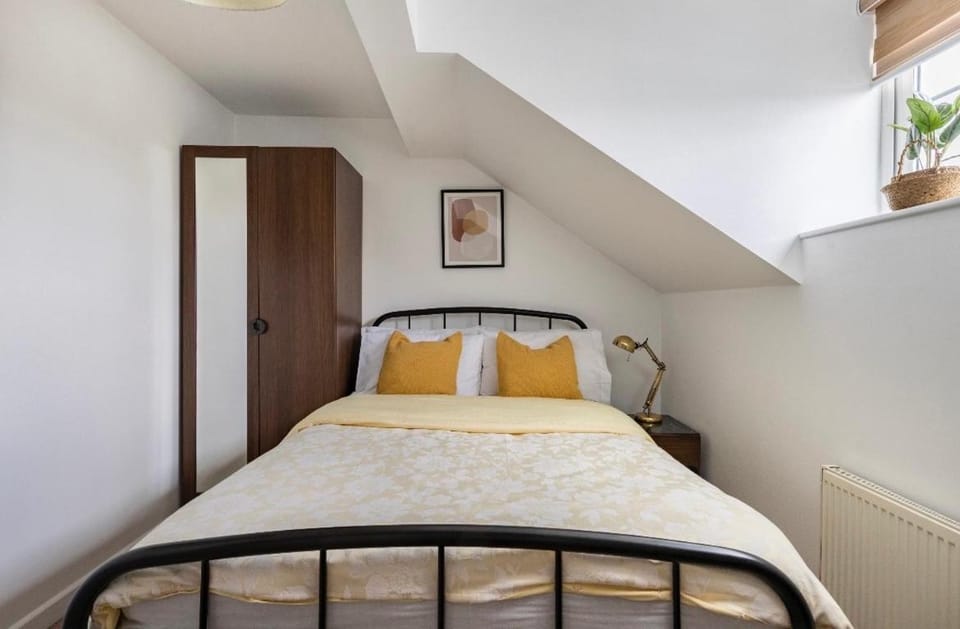 Bed, Photo of the whole room, Bedroom, wardrobe