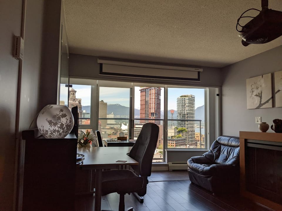 View (from property/room), View (from property/room), Living room, City view, City view, Sea view, Sea view