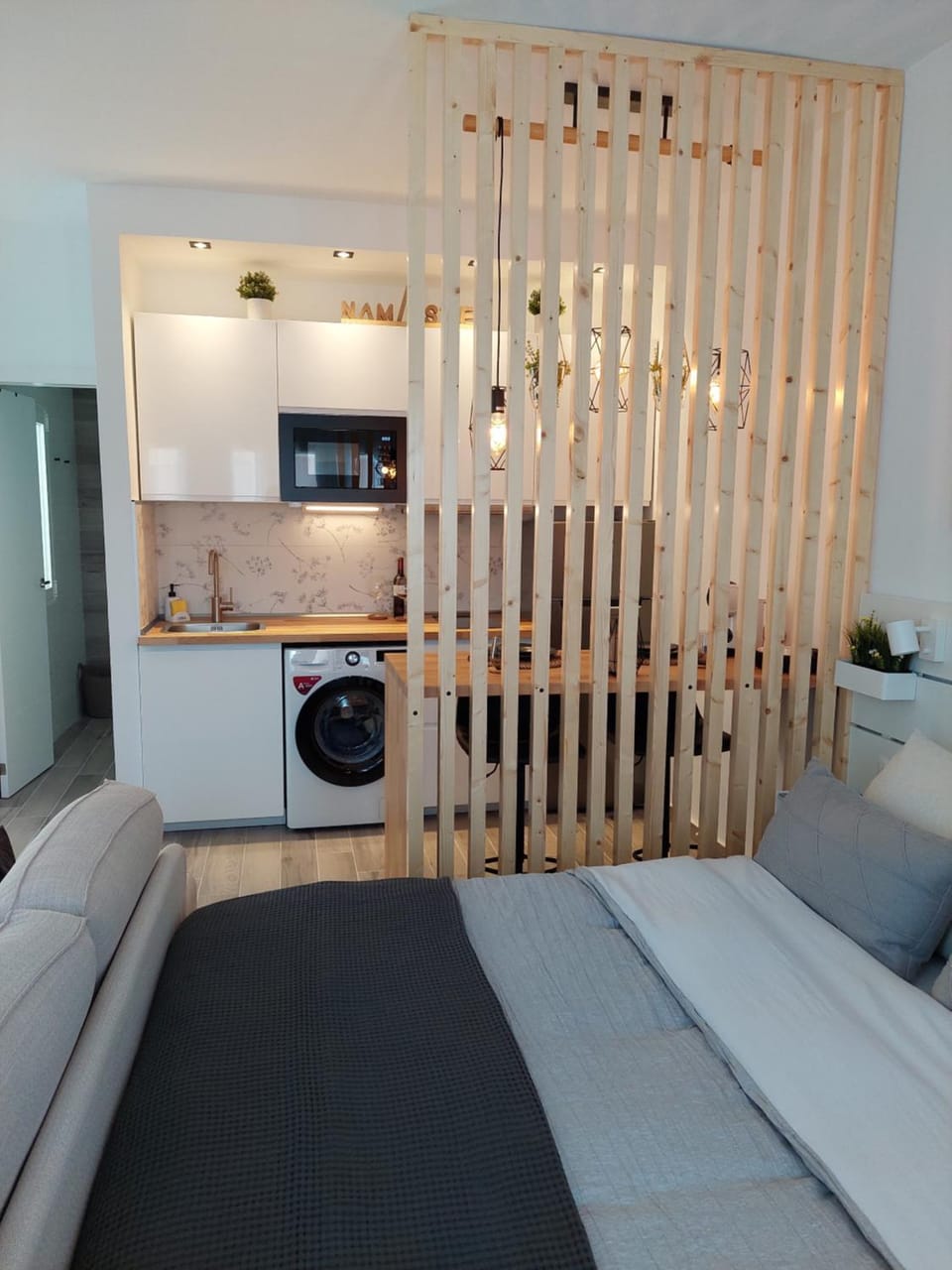 Kitchen or kitchenette, Bedroom