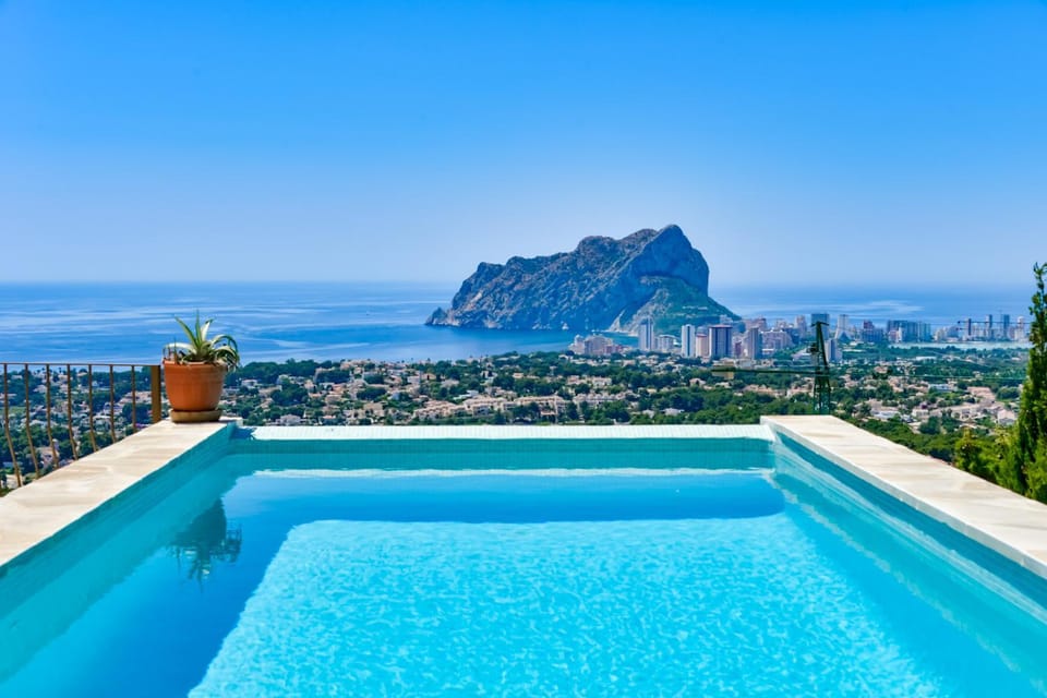 Pool view, Sea view