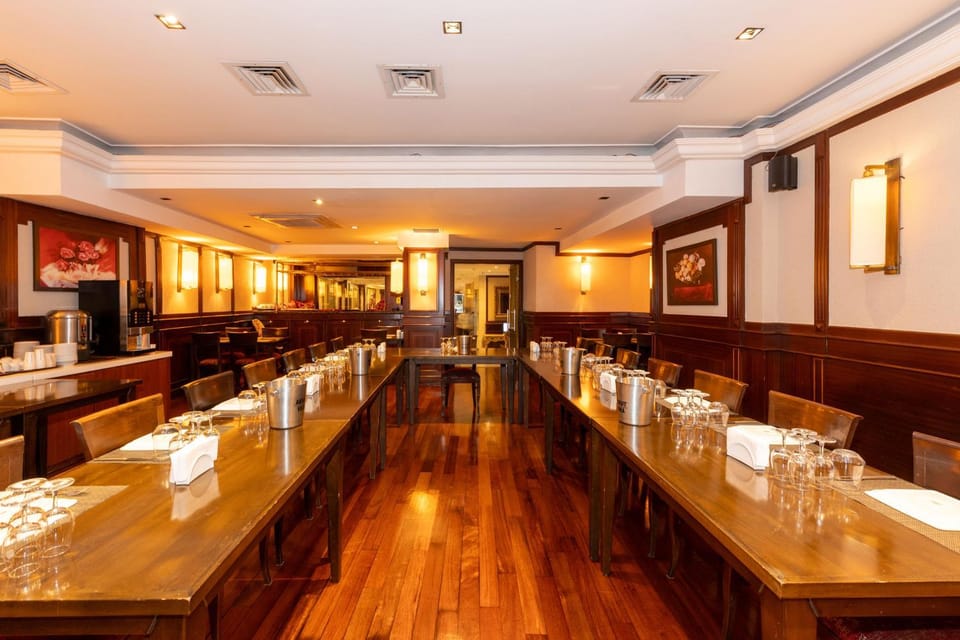 Restaurant/places to eat, Meeting/conference room