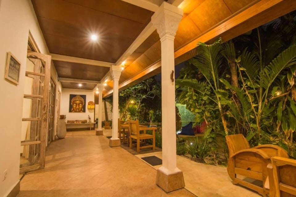 Night, Seating area