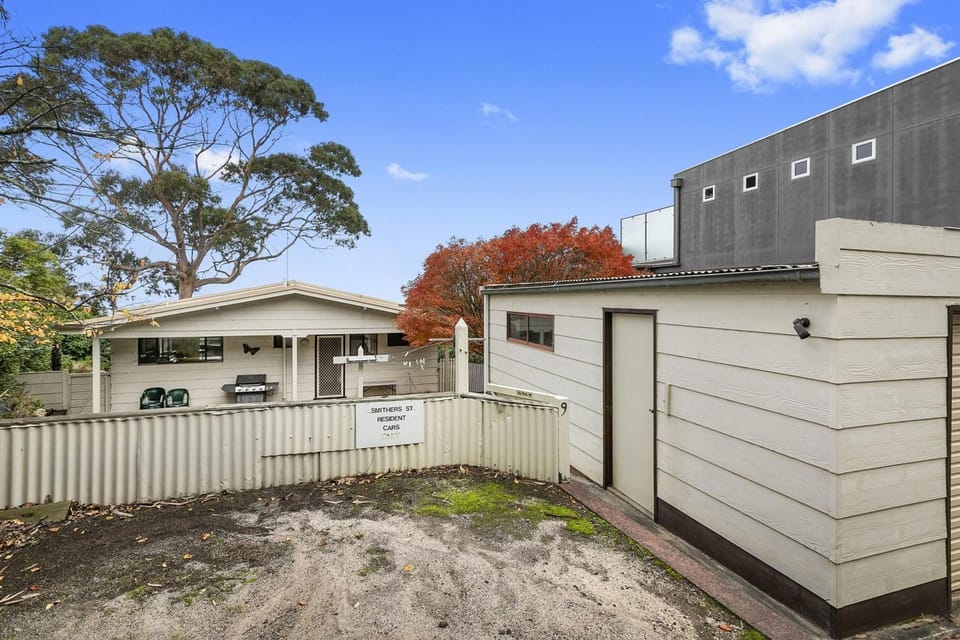 Retro Retreat - BYO Linen House in Lorne