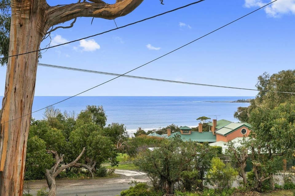 Retro Retreat - BYO Linen House in Lorne