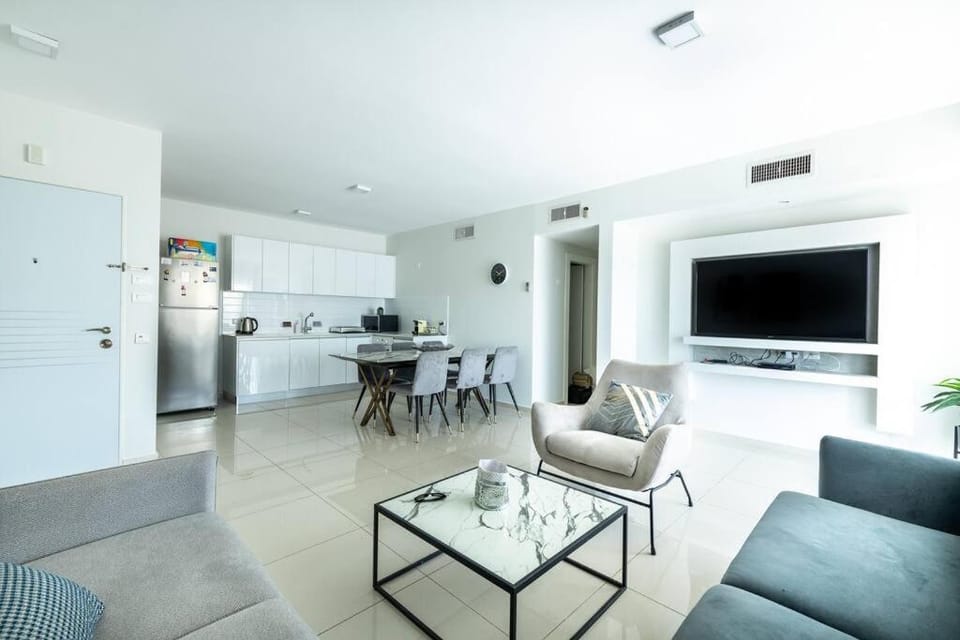 Pool side luxury suite at Royal Park-New Listing Apartment in Eilat