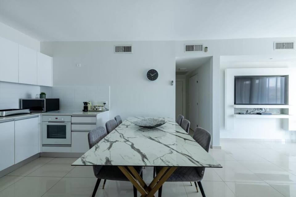 Pool side luxury suite at Royal Park-New Listing Apartment in Eilat