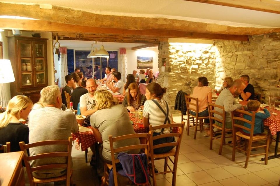 Restaurant/places to eat, Dinner, Family