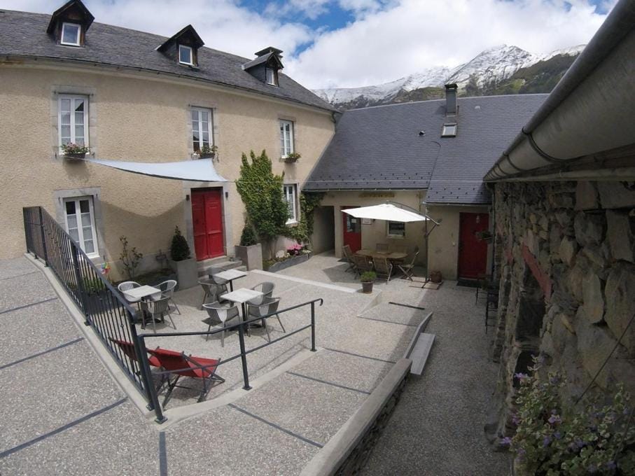 Patio, Facade/entrance