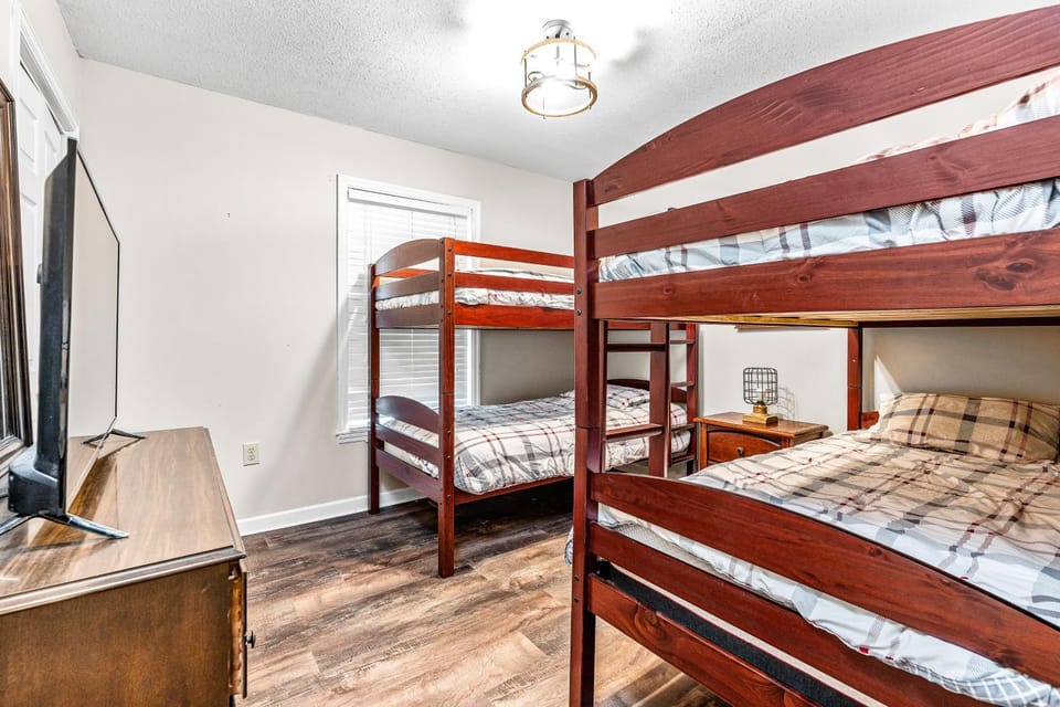 Creekside Cottage House in Lake Lure