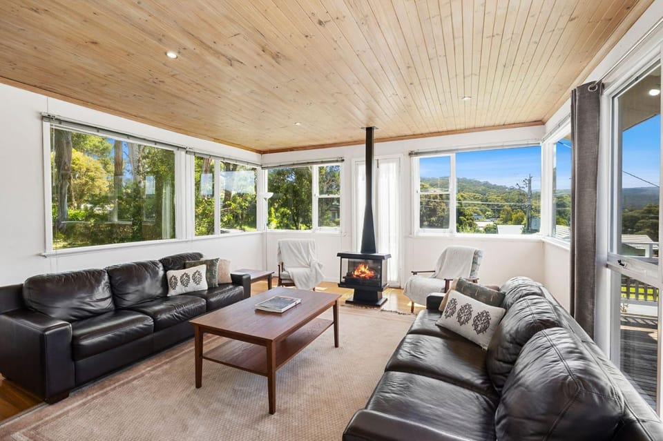 The Little White House House in Lorne
