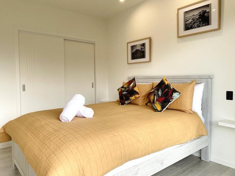 Ohope Villas with Spa,Sauna,Pool, Adults Only Apartment in Bay Of Plenty