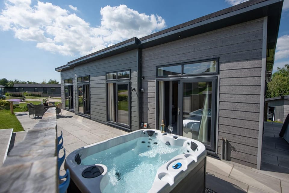 Patio, Facade/entrance, Hot Tub